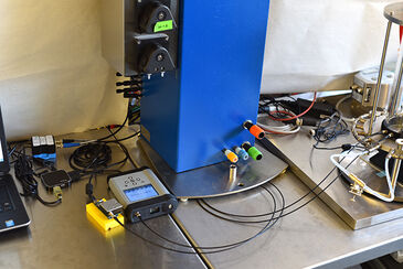 Experimental set-up with bioreactor control unit and optical pH and O2 measurement devices