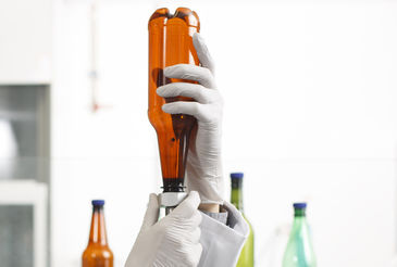 Sauerstoffeintragsmessung in brauner Flasche mit sauerstoffsensitiver Kappe OSC