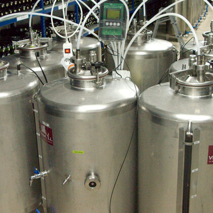 DO Monitoring von Rotwein in Tanks während des MOX-Prozesses
