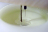 O2 microsensor and alignment-spacer cast into an agarose hydrogel